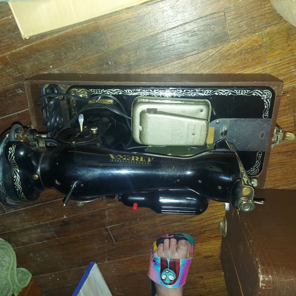 Vintage Black Sewing Machine - Picture 2 of 5